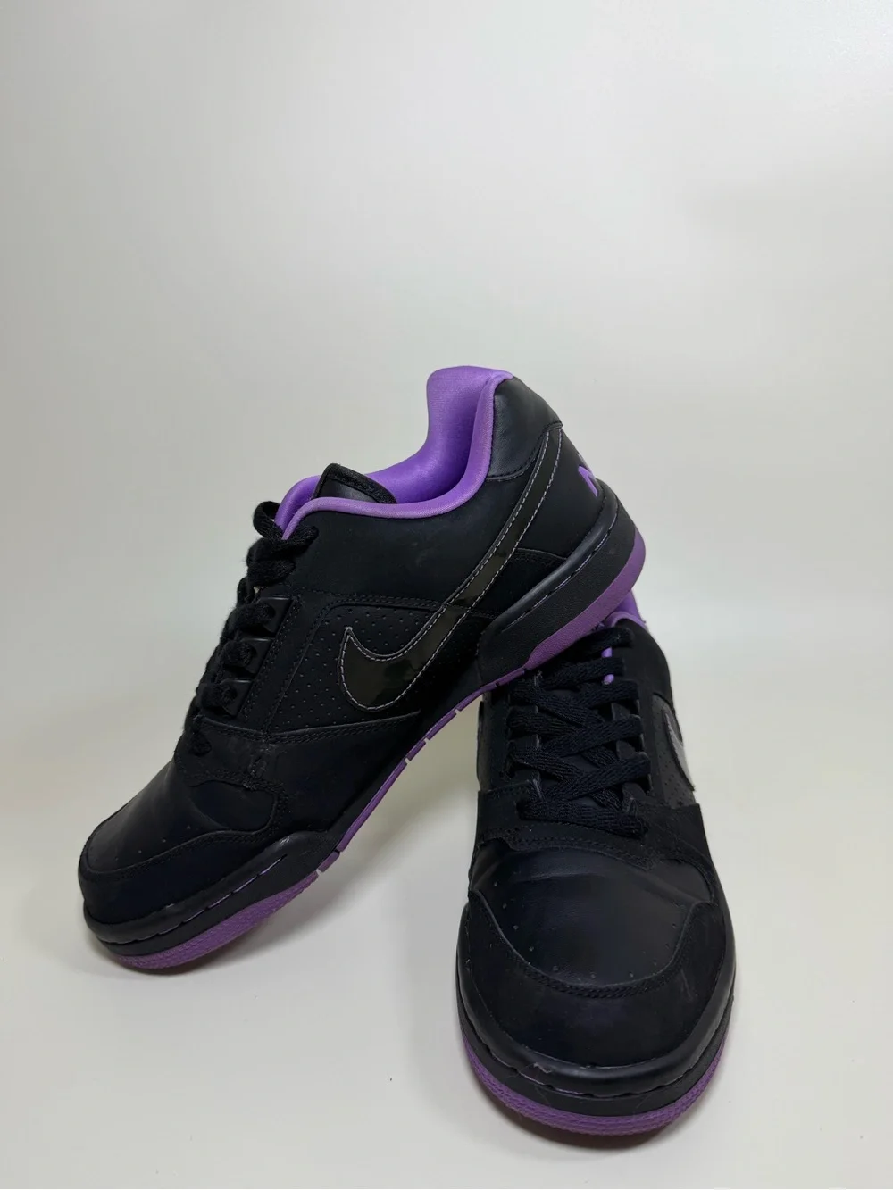 Nike Black Purple Low Top Sneakers Youth 7Y